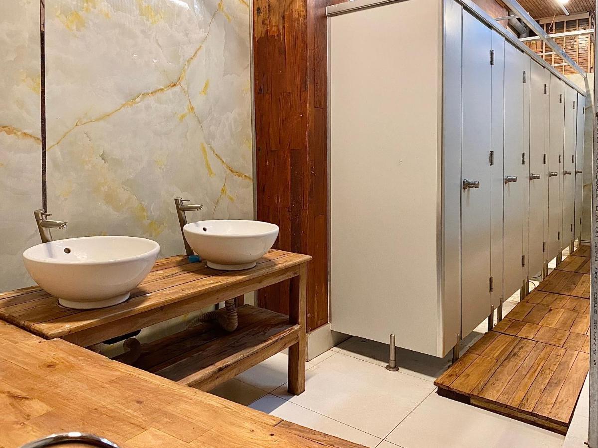 The Gk House Hostel, Ecolliving, Central City, Natural Wooden, Chill View Rooftop, Restaurant And Cocktail Bar Thành Pho Ho Chí Minh Esterno foto